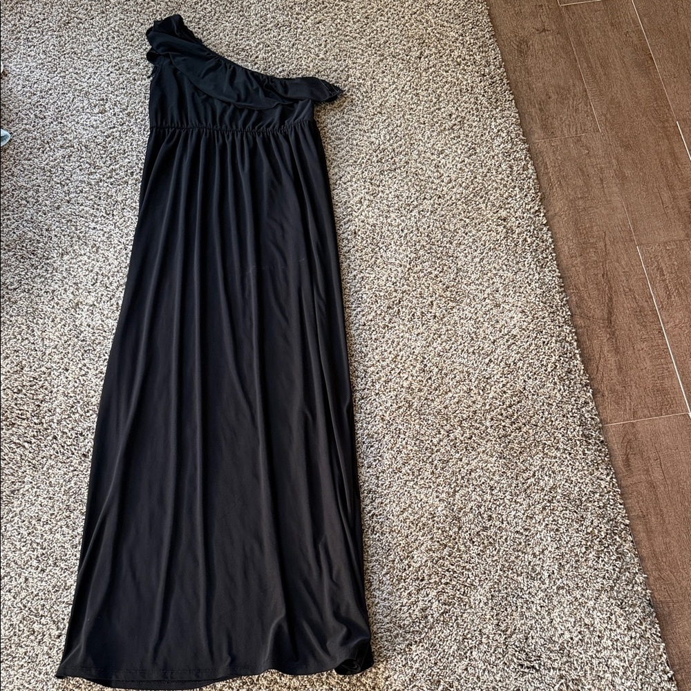 Chic Black One-Shoulder Dress